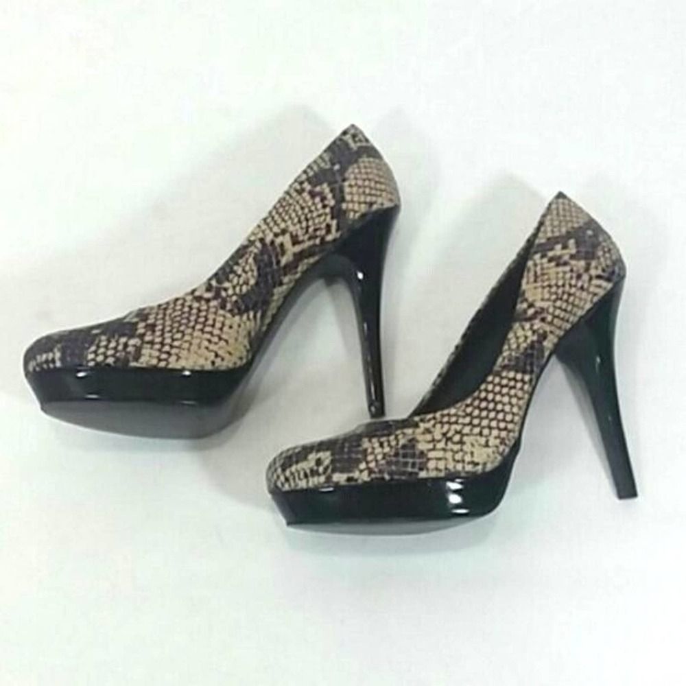 Arturo Chaing women's size 8M pumps *